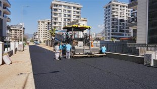 Alanya belediyesi’nden mahmutlar’da asfalt seferberliği