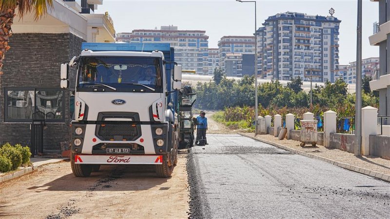 Alanya belediyesi&rsquo;nden mahmutlar&rsquo;da asfalt seferberliği