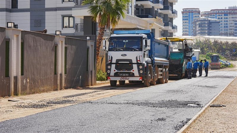 Alanya belediyesi&rsquo;nden mahmutlar&rsquo;da asfalt seferberliği