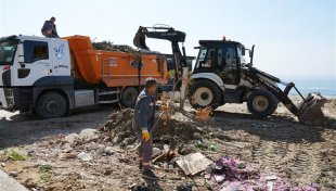 Alanya belediyesi’nden sezon ve bayram öncesi sahil ile alt geçitlerde temizlik çalışması