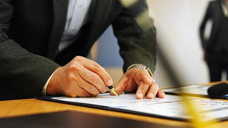 Alanya belediyesi&rsquo;nden tarihi adım başkan &ouml;z&ccedil;elik cemr avrupa yerel yaşamda kadın-erkek eşitliği şartı&rsquo;nı imzaladı