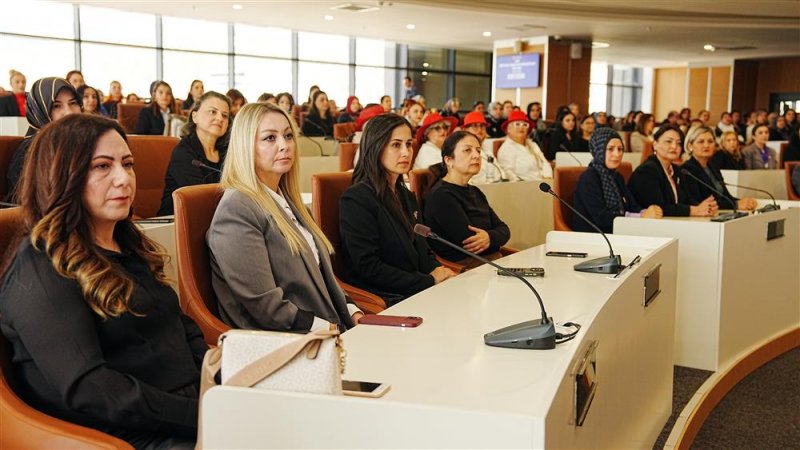 Alanya belediyesi&rsquo;nden tarihi adım başkan &ouml;z&ccedil;elik cemr avrupa yerel yaşamda kadın-erkek eşitliği şartı&rsquo;nı imzaladı