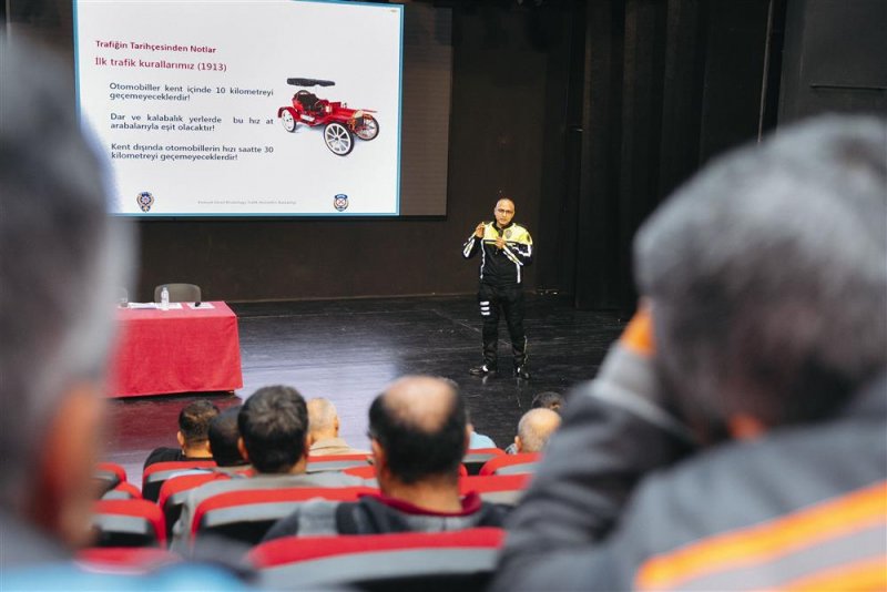 Alanya belediyesi temizlik işleri şof&ouml;rlerine trafik eğitimi