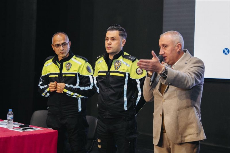 Alanya belediyesi temizlik işleri şof&ouml;rlerine trafik eğitimi