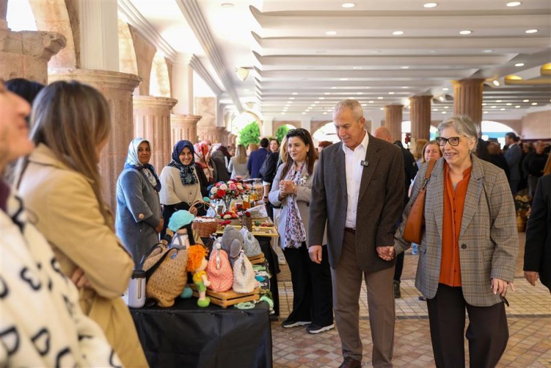 Alanya'da 8 mart coşkusu: başkan &ouml;z&ccedil;elik&rsquo;ten "kadın dostu kent ve şiddete sıfır tolerans" vurgusu
