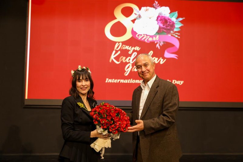 Alanya'da 8 mart coşkusu: başkan &ouml;z&ccedil;elik&rsquo;ten "kadın dostu kent ve şiddete sıfır tolerans" vurgusu