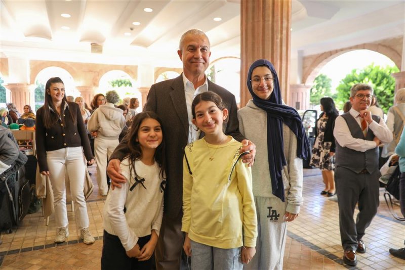 Alanya'da 8 mart coşkusu: başkan &ouml;z&ccedil;elik&rsquo;ten "kadın dostu kent ve şiddete sıfır tolerans" vurgusu