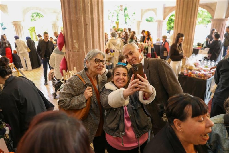 Alanya'da 8 mart coşkusu: başkan &ouml;z&ccedil;elik&rsquo;ten "kadın dostu kent ve şiddete sıfır tolerans" vurgusu