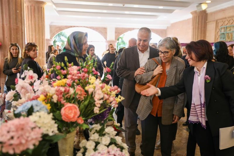 Alanya'da 8 mart coşkusu: başkan &ouml;z&ccedil;elik&rsquo;ten "kadın dostu kent ve şiddete sıfır tolerans" vurgusu