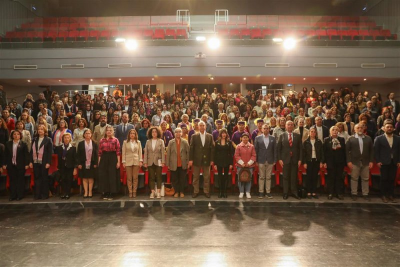 Alanya'da 8 mart coşkusu: başkan &ouml;z&ccedil;elik&rsquo;ten "kadın dostu kent ve şiddete sıfır tolerans" vurgusu