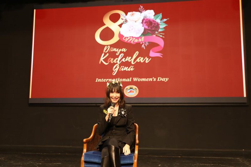 Alanya'da 8 mart coşkusu: başkan &ouml;z&ccedil;elik&rsquo;ten "kadın dostu kent ve şiddete sıfır tolerans" vurgusu