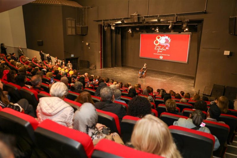 Alanya'da 8 mart coşkusu: başkan &ouml;z&ccedil;elik&rsquo;ten "kadın dostu kent ve şiddete sıfır tolerans" vurgusu