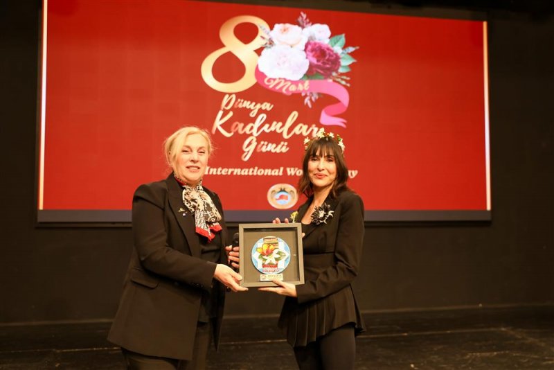 Alanya'da 8 mart coşkusu: başkan &ouml;z&ccedil;elik&rsquo;ten "kadın dostu kent ve şiddete sıfır tolerans" vurgusu