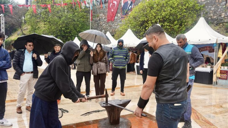 Alanya&rsquo;da nevruz bayramı coşkuyla kutlandı