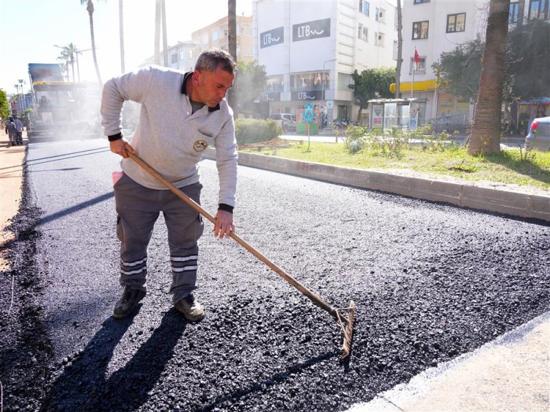 Atat&uuml;rk caddesi kuzey şeridinde &ccedil;alışmalar tamamlanıyor