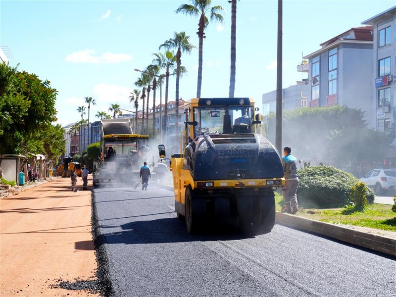 Atat&uuml;rk caddesi kuzey şeridinde &ccedil;alışmalar tamamlanıyor