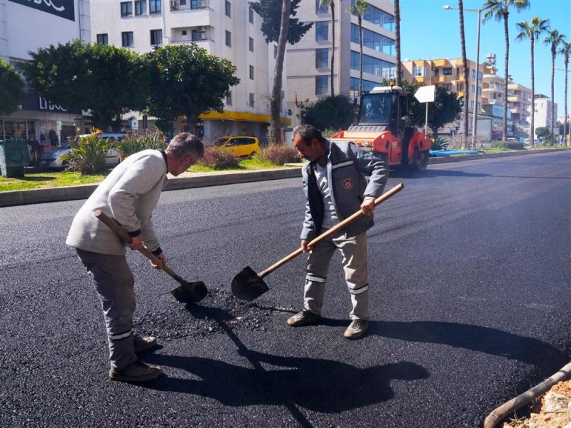 Atat&uuml;rk caddesi kuzey şeridinde &ccedil;alışmalar tamamlanıyor