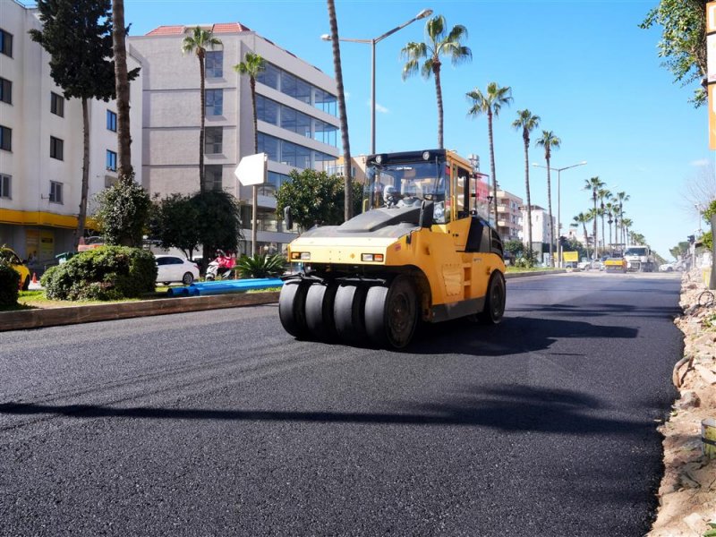 Atat&uuml;rk caddesi kuzey şeridinde &ccedil;alışmalar tamamlanıyor