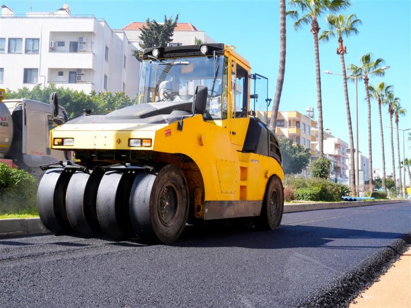 Atat&uuml;rk caddesi kuzey şeridinde &ccedil;alışmalar tamamlanıyor
