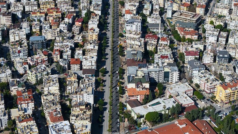 Atat&uuml;rk caddesi kuzey şeridinde &ccedil;alışmalar tamamlanıyor