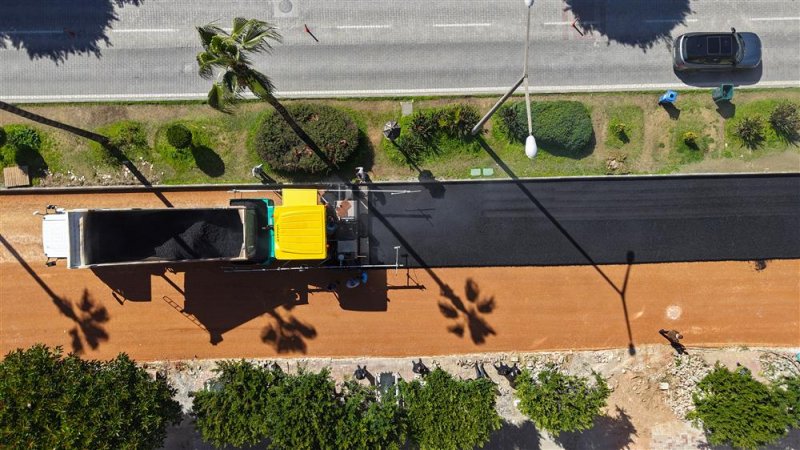Atat&uuml;rk caddesi kuzey şeridinde &ccedil;alışmalar tamamlanıyor