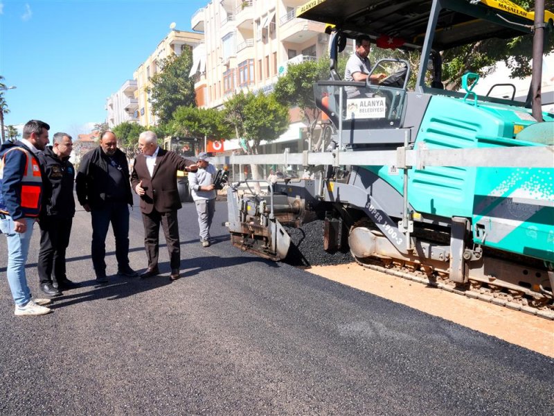 Atat&uuml;rk caddesi kuzey şeridinde &ccedil;alışmalar tamamlanıyor
