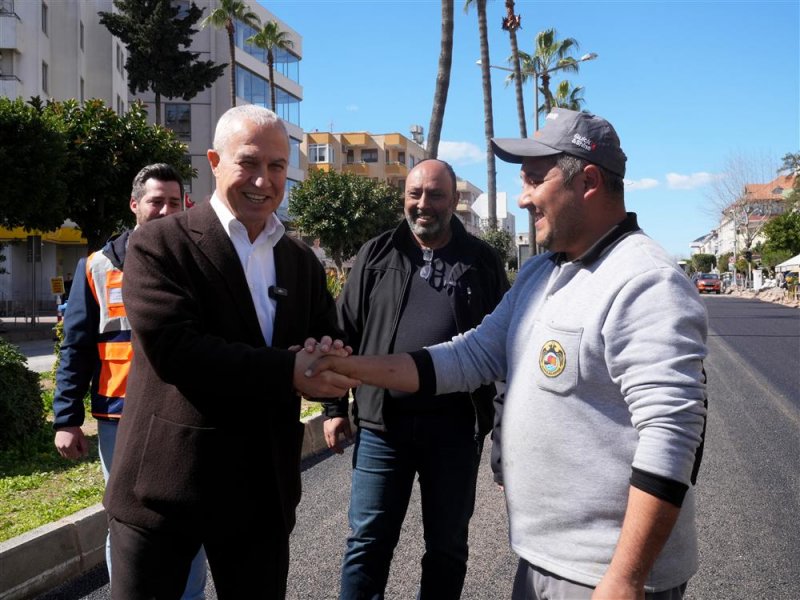 Atat&uuml;rk caddesi kuzey şeridinde &ccedil;alışmalar tamamlanıyor