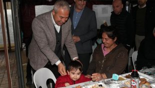 Başkan özçelik ilk iftarı vatandaşlarla birlikte yaptı