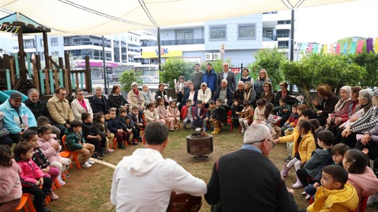 Kuşakları buluşturan etkinlikte çınarlar ve fidanlar aynı masada