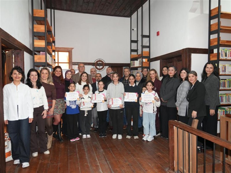 Alanya&rsquo;da k&uuml;t&uuml;phane haftası&rsquo;nda anlamlı kutlama: kızılkule&rsquo;nin 800. yılında 800 &ouml;ğrenci kitap okudu