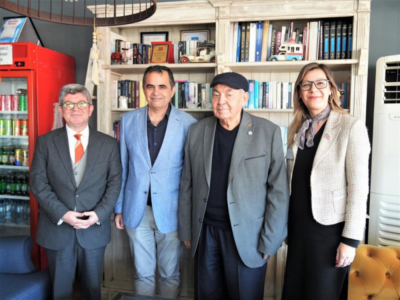 Alanya&rsquo;da k&uuml;t&uuml;phane haftası&rsquo;nda anlamlı kutlama: kızılkule&rsquo;nin 800. yılında 800 &ouml;ğrenci kitap okudu