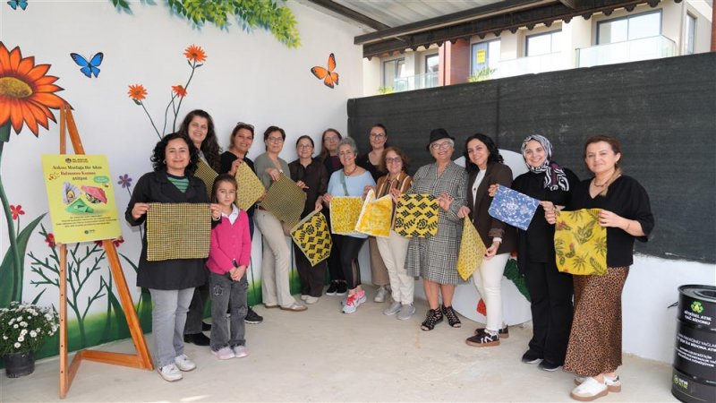 Alanya&rsquo;da "atıksız mutfak" d&ouml;nemi: kadınlar kendi balmumu kumaşlarını &uuml;retti