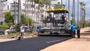 Atatürk caddesi güney şeridinde sıcak asfalt çalışmaları başladı
