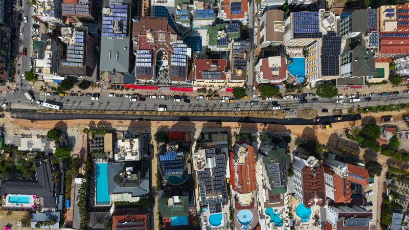 Atat&uuml;rk caddesi g&uuml;ney şeridinde sıcak asfalt &ccedil;alışmaları başladı