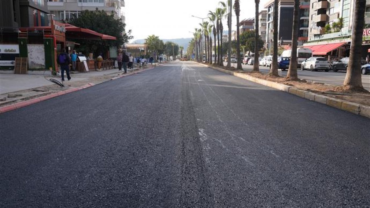 Atatürk caddesi’nde çalışmalar aralıksız devam ediyor