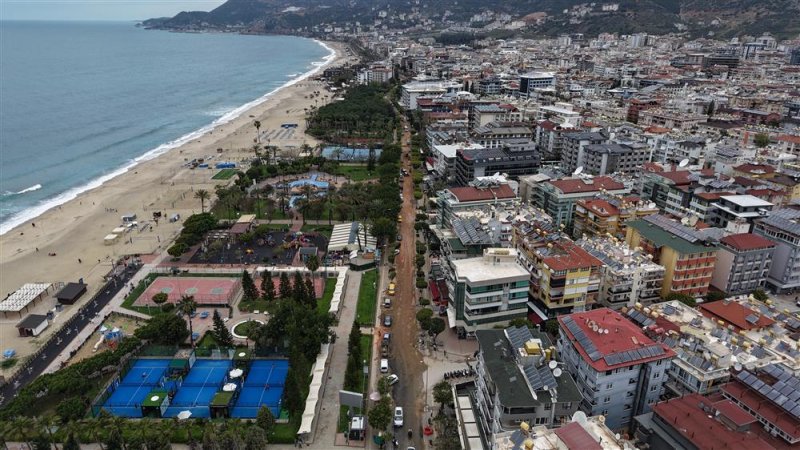 Atat&uuml;rk caddesi&rsquo;nde &ccedil;alışmalar aralıksız devam ediyor