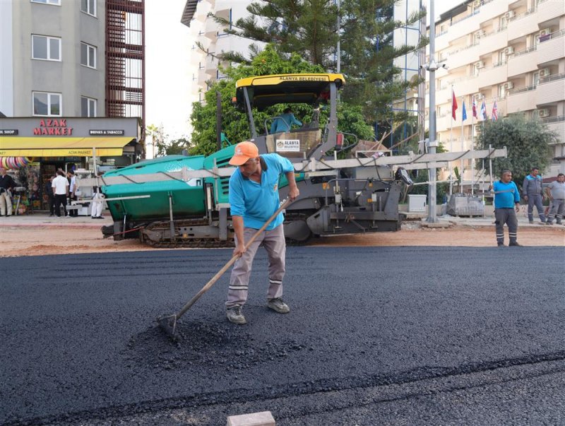 Atat&uuml;rk caddesi&rsquo;nde &ccedil;alışmalar aralıksız devam ediyor
