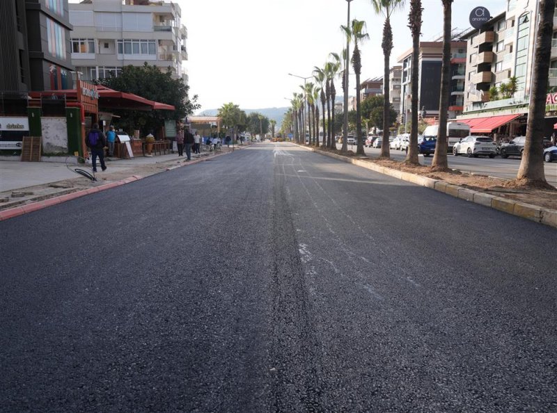 Atat&uuml;rk caddesi&rsquo;nde &ccedil;alışmalar aralıksız devam ediyor