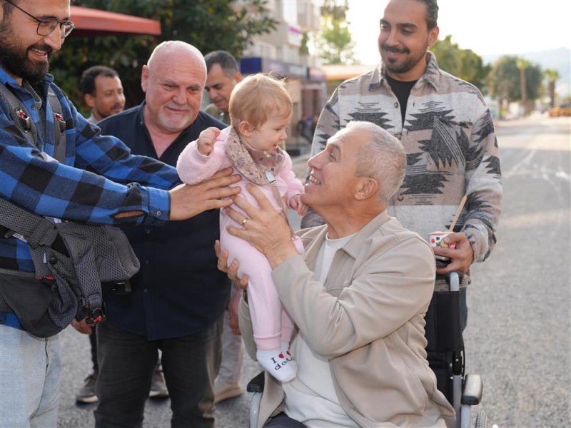Başkan &ouml;z&ccedil;elik atat&uuml;rk caddesi&rsquo;ndeki &ccedil;alışmaları inceledi