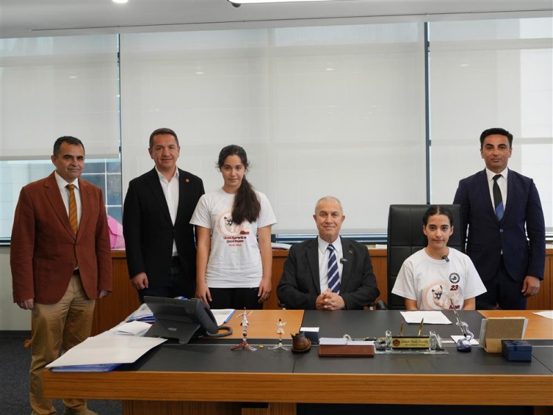 Başkan &ouml;z&ccedil;elik koltuğunu karsu'ya devretti