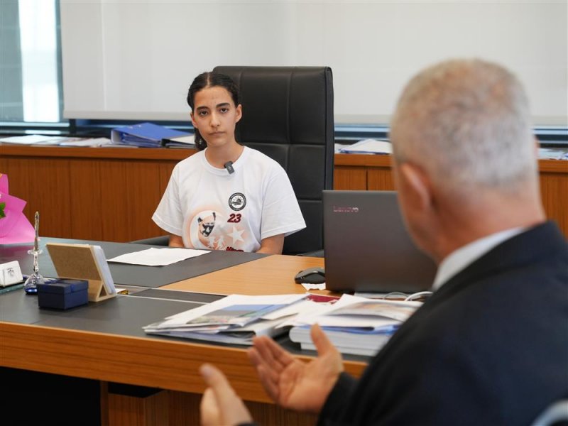 Başkan &ouml;z&ccedil;elik koltuğunu karsu'ya devretti