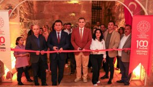 Çocuklardan 23 nisan’a özel kızılkule sergisi