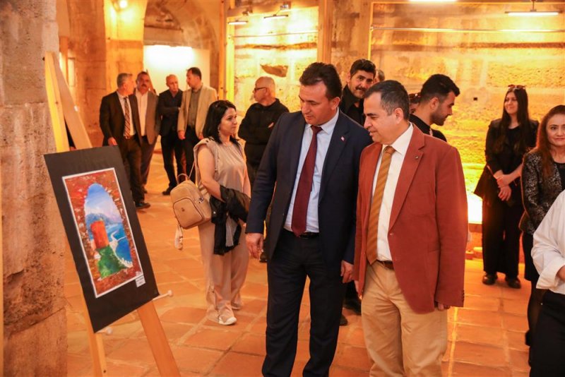 &Ccedil;ocuklardan 23 nisan&rsquo;a &ouml;zel kızılkule sergisi