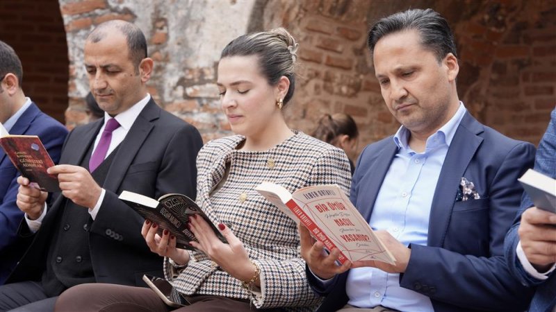 Kızılkule&rsquo;nin 800. yılında 800 kişiyle okuma etkinliği