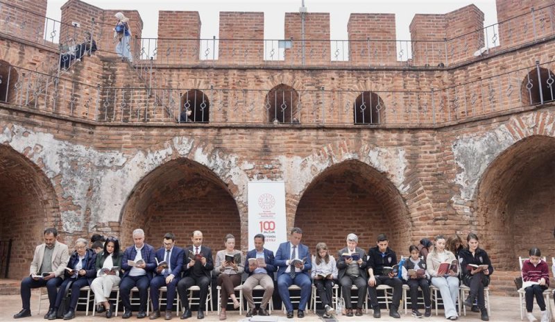 Kızılkule&rsquo;nin 800. yılında 800 kişiyle okuma etkinliği