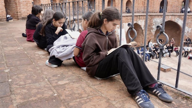 Kızılkule&rsquo;nin 800. yılında 800 kişiyle okuma etkinliği