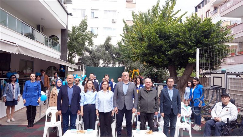 Otizmli bireylerden sanat ile barış &ccedil;ağrısı