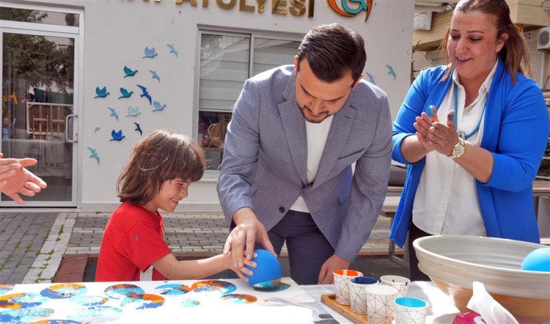 Otizmli bireylerden sanat ile barış &ccedil;ağrısı