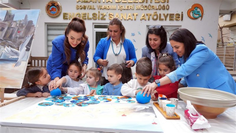 Otizmli bireylerden sanat ile barış &ccedil;ağrısı