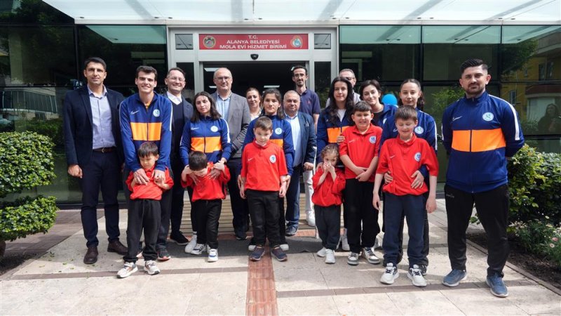 Otizmli bireylerden sanat ile barış &ccedil;ağrısı